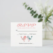 RSVPピンク&ブルーラブバード結婚式パーティー インビテーションポストカード (スタンド正面)