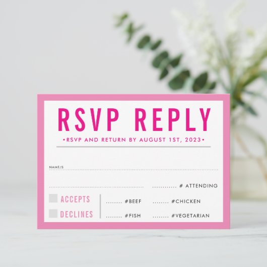 RSVP返信カードのモダンで大胆なデザイン - ピンクの女の子 出欠カード (スタンド正面)