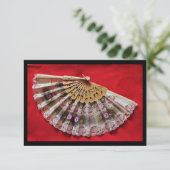RSVP Hand 華美 Held Fan on a Red Background (スタンド正面)