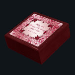 Ruby 40周年結婚記念ギフトボックス ギフトボックス<br><div class="desc">「ルビーの記念日」ギフトボックスにカスタムは、様々なテーマ画像、形、模様、スタイル、フォントを備えたルビー赤カラーのデザインを搭載したジギタルブコンのイメージボックスを提供す結婚る。この魅力的エレガントなデザインは来、カスタマイズ可能な文字レタリングと完全にあなたの特別な機会に合わせる。すべてのサイズの一致する招待状で思い出に残るイベントを完成人気がある, 装飾用クッション,ボタン,磁石,バインダー,トレイ, 紙ナプキン,詰め合わせチョコレート。</div>