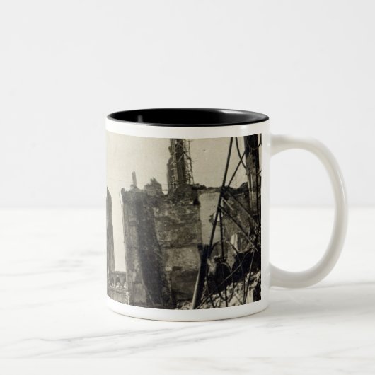 Rue de Ville、1915年6月からのYpres ツートーンマグカップ (右)