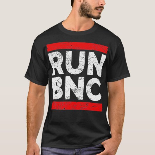 RUN BNC Funny Audio EngineerSound Engineer Tシャツ (正面)