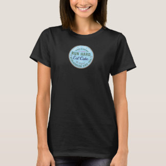 Run Hard. Eat Cake.-湖畔のケーキ '26 女性Tシャツ Tシャツ