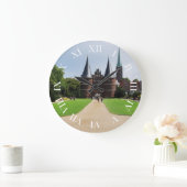 Runde Wanduhr römische Ziffern Lübeck Holstentor ラージ壁時計 (ホーム)