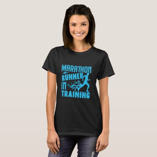Runner MARATHON RUNNER IN TRAINING Funny Marathon  Tシャツ (正面フル)