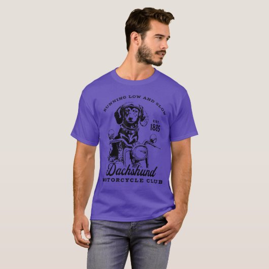 Running Low and Slow Dachshund Motorcycle Club Fun Tシャツ (正面フル)