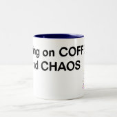 Running On Coffee and Chaos ツートーンマグカップ (中央)