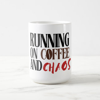 Running on Coffee & Chaos – Funny Workday Classic  コーヒーマグカップ