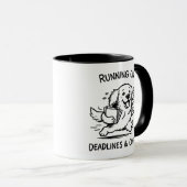 Running on Deadlines and Coffee Funny Dog Lover マグカップ (正面右)
