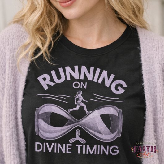 Running on Divine Timing Christian Running Shirt – Tシャツ