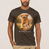 Running on Joy Golden Retriever Tシャツ (正面)