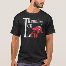Running on Low Turtle Illustration – Calm Energy  Tシャツ