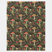 Rural Life Blanket Mushrooms in a Cozy Woodland フリースブランケット (正面)