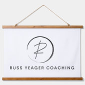 Russ Yeager Coaching シグネチャーロゴ 吊り下げ型タペストリー (正面)