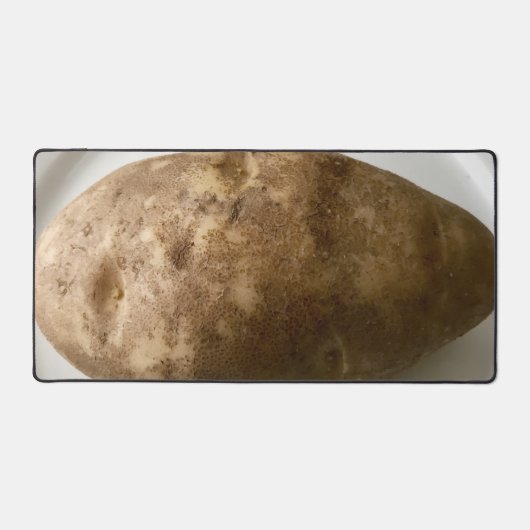Russet Potato on White Plate Photograph デスクマット (正面)