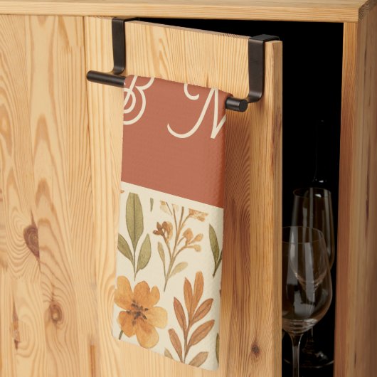 Rustic Autumn fall vibes & Floral Monogram キッチンタオル (三つ折り)
