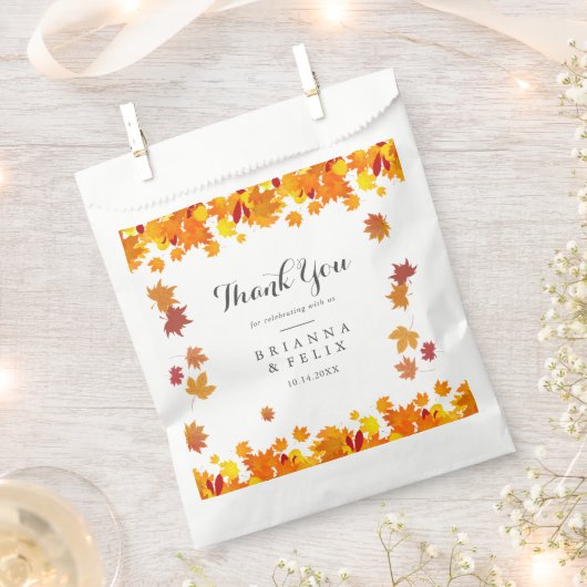 Rustic Autumn Leaves Wedding フェイバーバッグ (クリップ留めされた状態)