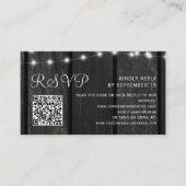 Rustic barn wood string lights wedding QR RSVP エンクロージャーカード (正面)