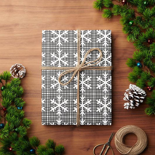 Rustic Black and White Plaid Snowflake Christmas ラッピングペーパー