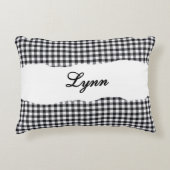 Rustic Black Gingham Personalized Name アクセントクッション (正面)