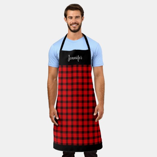 Rustic black red buffalo plaid monogram name エプロン (着用した状態)