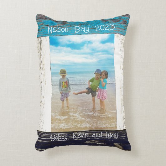Rustic Blue White Beach Wood Text Photo Frame アクセントクッション (正面(垂直))