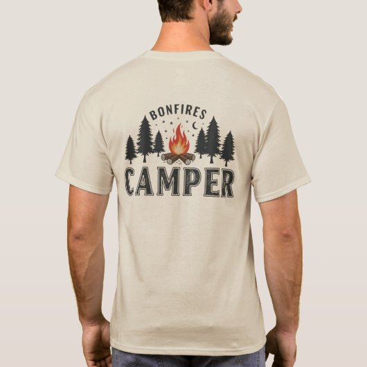 Rustic Bonfires Camper Night Forest Design Tシャツ (裏面)