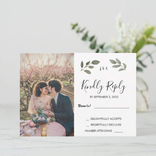 Rustic botanical monogrammed photo Wedding RSVP 招待状 (スタンド正面)