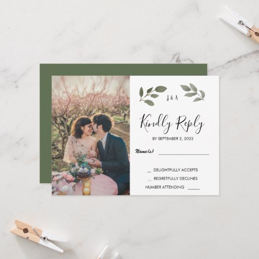 Rustic botanical monogrammed photo Wedding RSVP 招待状 (正面/裏面インサイチュ)