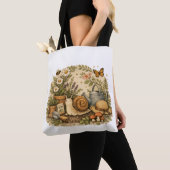 Rustic Botanical Snail Tote Bag for Garden Lovers トートバッグ (クローズアップ)
