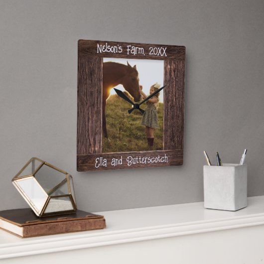 Rustic Brown Wood Text Editable Faux Photo Frame スクエア壁時計 (オフィス)