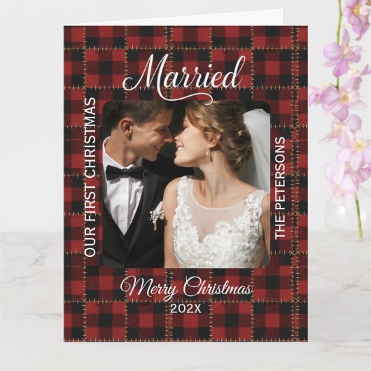 Rustic Buffalo Plaid Married First Christmas  カード (蘭)