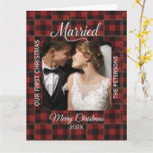 Rustic Buffalo Plaid Married First Christmas  カード (黄色い花)