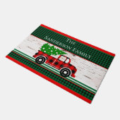 Rustic Christmas Red Truck Green Buffalo Plaid ドアマット (アングル)