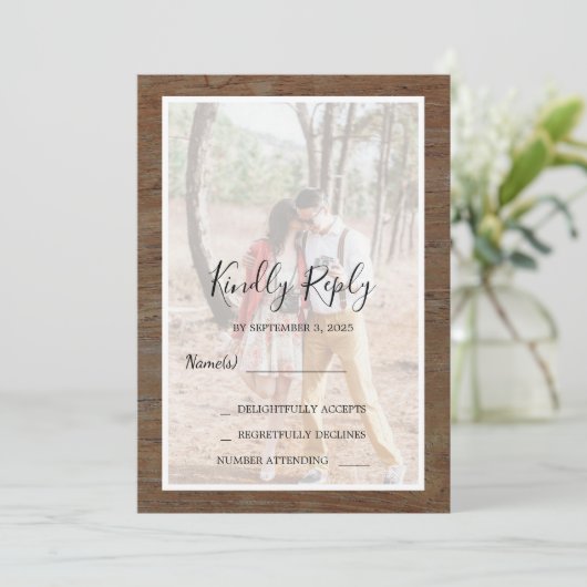 Rustic country barn wood photo wedding RSVP 招待状 (スタンド正面)