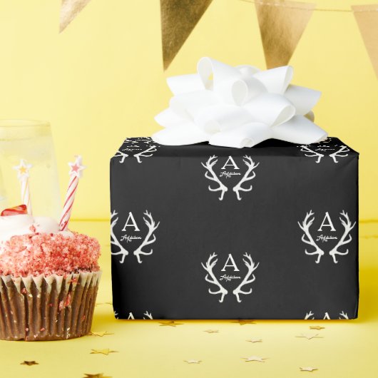 Rustic Deer Antlers Monogram Custom Color ラッピングペーパー (誕生日パーティー)