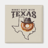 Rustic Donut Mess with Texas Souvenir マグネット (正面)