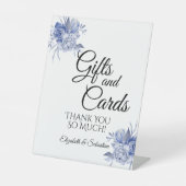 rustic dusty blue roses and other flowers 台座サイン (正面)