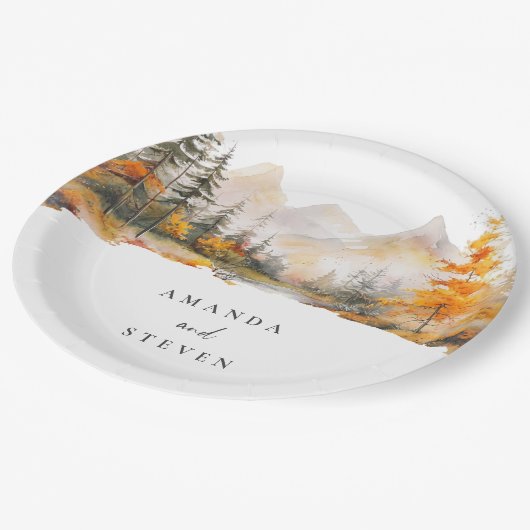 Rustic Fall Mountain Pine Forest Wedding ペーパープレート (アングル)