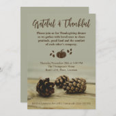 Rustic Fall Pinecones On Wood Pumpkin Thanksgiving 招待状 (正面/裏面)