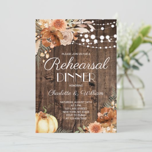 Rustic Fall Terracotta Pumpkin Rehearsal Dinner 招待状 (スタンド正面)