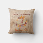 Rustic Friendsgiving 秋のリース モノグラム 名前 クッション (正面)