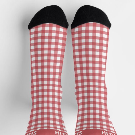 Rustic Gingham Custom Name on Red and White Plaid ソックス (上部)