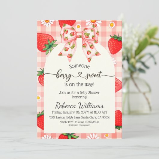 Rustic Gingham Strawberry Berry Sweet Baby Shower 招待状 (スタンド正面)