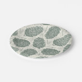 Rustic Green Christmas Pinecones ペーパープレート (アングル)