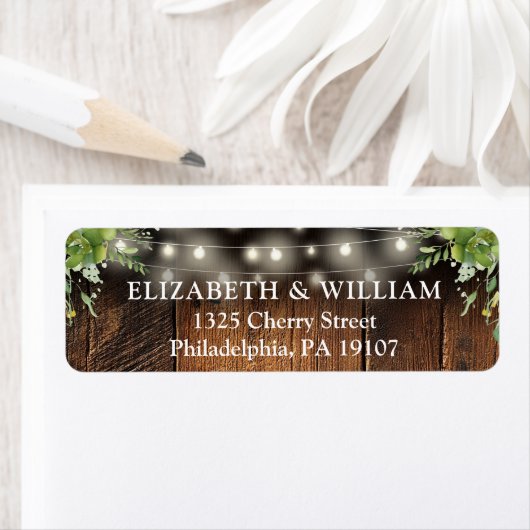 Rustic Greenery Lights Wedding Return Address ラベル (インサイチュ)