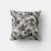 Rustic Grey and Beige Floral クッション (正面)