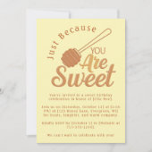 Rustic Honey Bee Yellow Sweet Birthday Invitation 招待状 (正面)