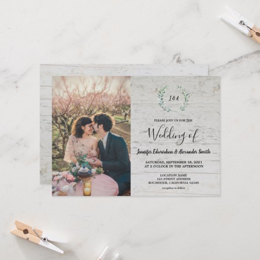 Rustic leaves on barn wood monogram photo Wedding 招待状 (正面/裏面インサイチュ)