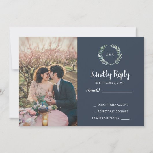 Rustic leaves on wood monogram photo RSVP Wedding 招待状 (正面)